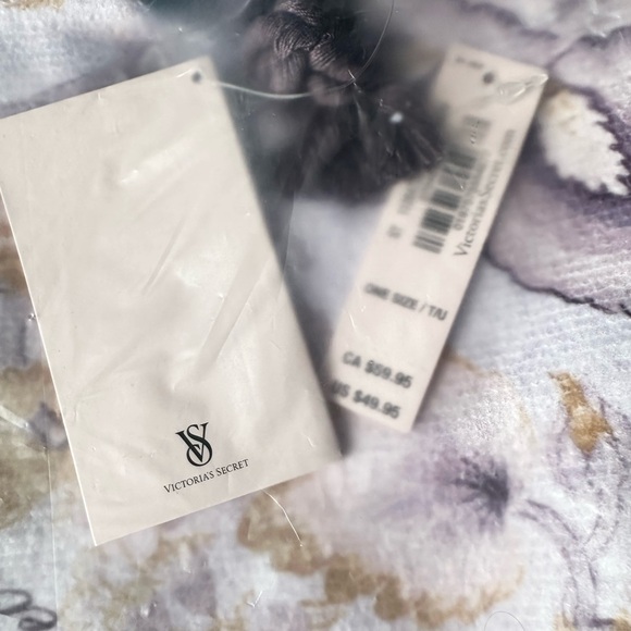 Victoria’s Secret Packable Beach Towel - Picture 2 of 3